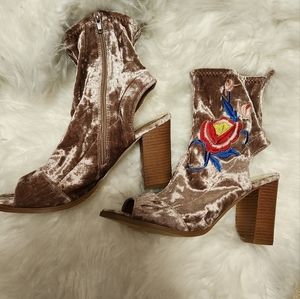 Henry Ferrera/ Velvet Embroidered Heels